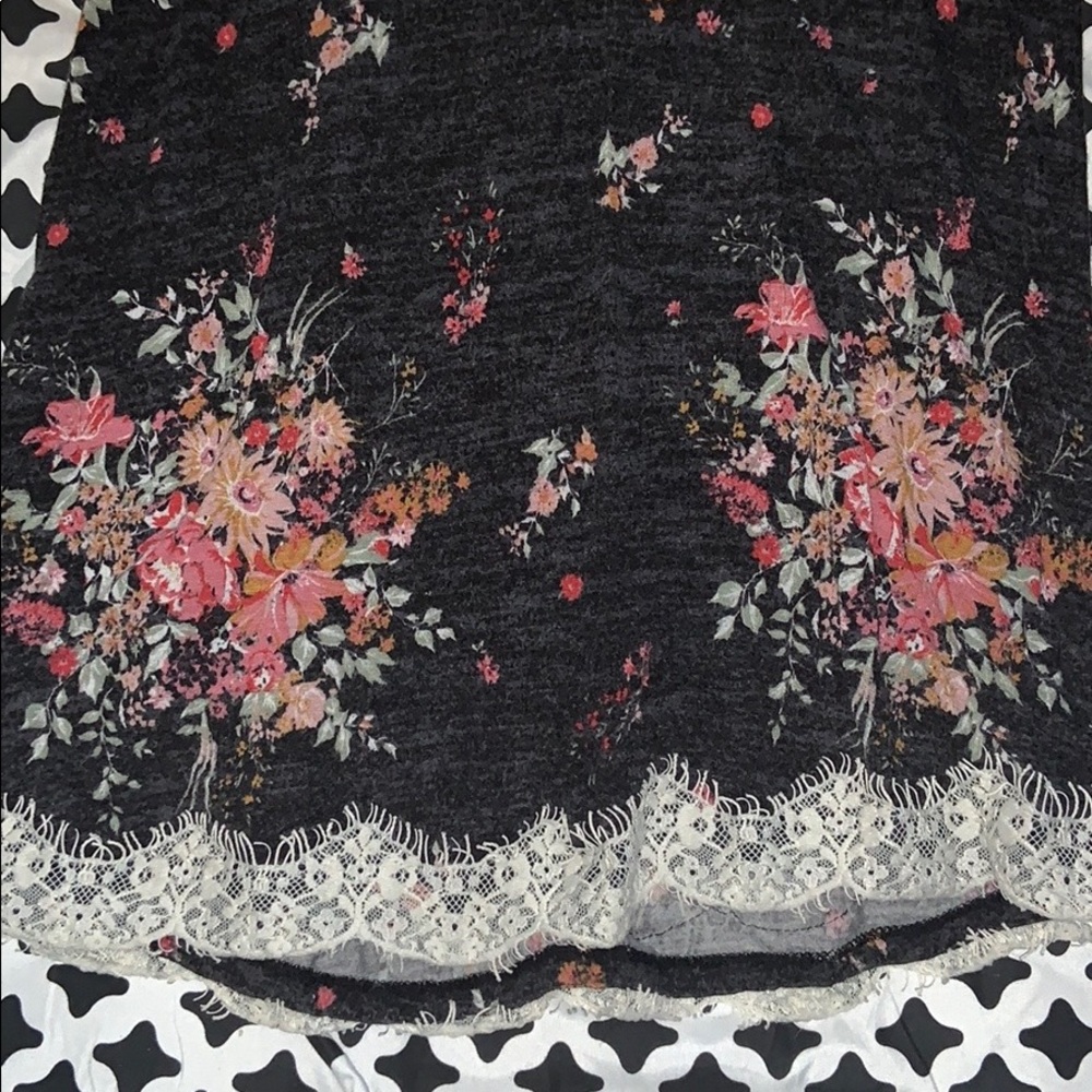 Black floral blouse - Picture 2 of 3